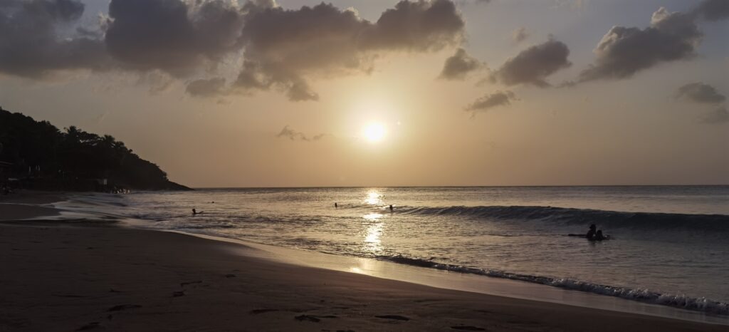 contact coucher de soleil sur plage Deshaies Guadeloupe